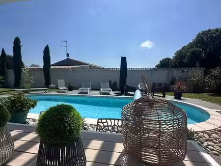 maison contemporaine de 117m² avec piscine – dpe a – terrain paysagé 980 m²