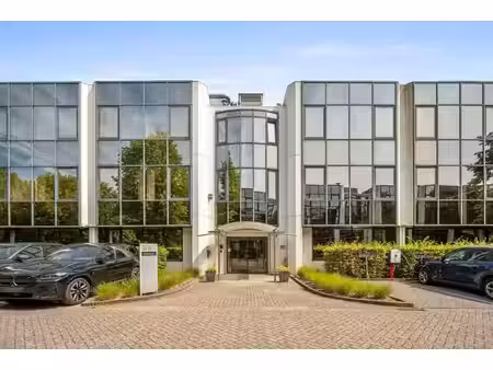 bureau rénové de 2 937 m² à vendre à zaventem