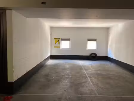 autostaanplaats in garagecomplex nabij de zeedijk