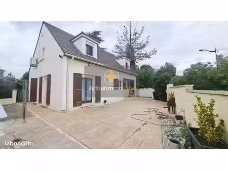 pavillon 8 pièces 143 m²
