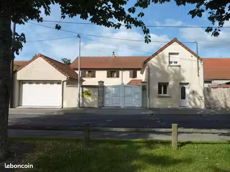 à vendre – grande propriété de 230 m² sur 1 500 m² de terrain