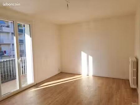 t2 rénové de 44 m² avec balcon  cave et chauffage collectif — 3 rue des glaïeuls perpignan