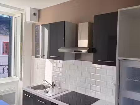 t3 55 m² entièrement rénové – 2 chambres – la courtine centre