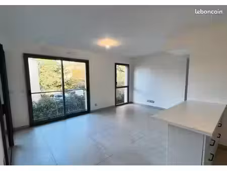 location t2 aix-en-provence de 47 m2