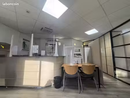 bureaux 261 m²