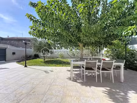 belle maison t4/t5 3 chambres - grande pièce de vie - terrain de 400 m² piscinable  garage