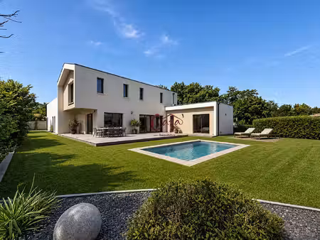 maison de luxe à vendre à fargues-saint-hilaire