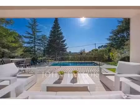 villa de luxe à vendre à châteauneuf-grasse