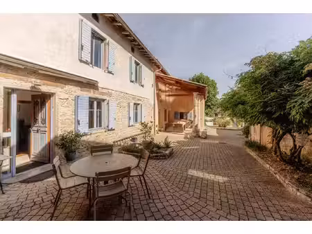 maison de luxe à vendre à saint-germain-au-mont-d'or