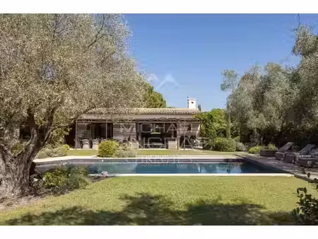 villa de luxe à vendre dans le quartier village-le val-cabrieres
