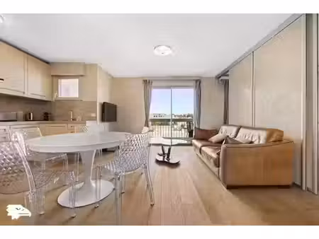 location meublée appartement 2 pièces 43 m² à neuilly-sur-seine (92200)  1 800 €