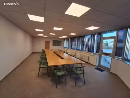 bureau 64 m²