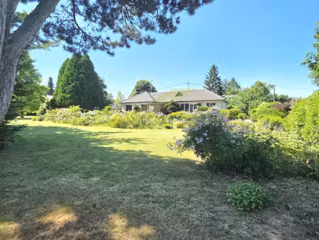 maison de plain-pied sur 18 7 ares sur les hauteurs