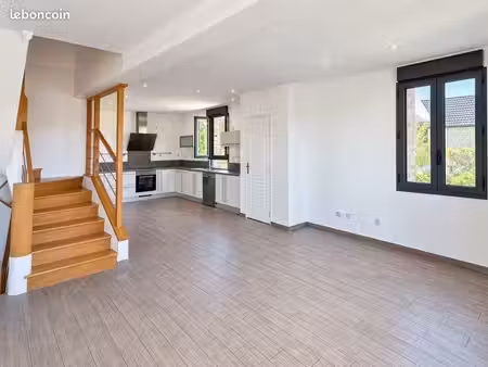 t3 triplex refait à neuf – 79 m² / 112 m² au sol – martot