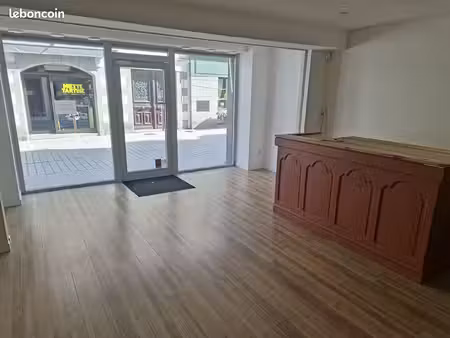 location local commercial 73 m² rue commercante