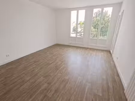 t3 rénové avec balcon – 2 chambres – prat maria – quimper