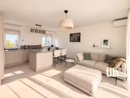 appartement t3 de 64m2 avec terrasse de 30m2 et place de parking
