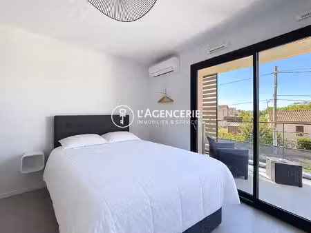 studio neuf avec parking et terrasse