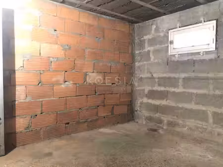 grande cave pour stockage en rez de chaussée