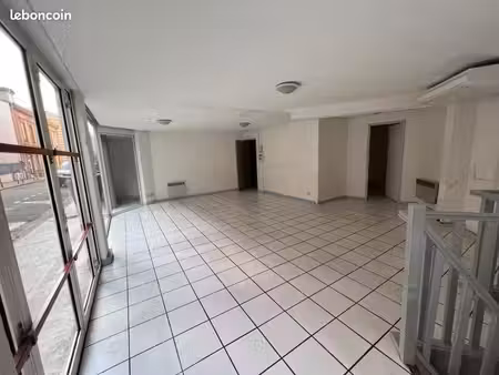 local bureaux 93 m²
