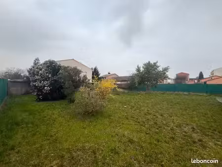 terrain 650 m² aucamville