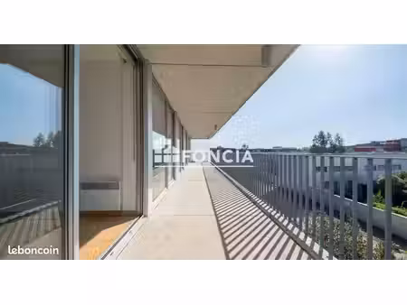 blagnac  grand t4 au 2ème étage avec 2 places de parking