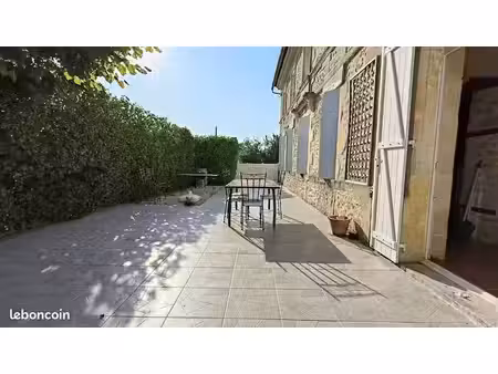 vente maison en pierre avec piscine 205m2