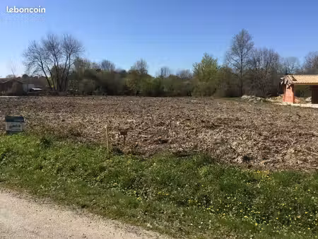 terrain à bâtir de 638 m² à ambares-et-lagrave (33)