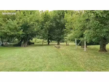 terrain 650 m² montussan