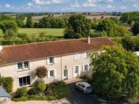 vente maison à vouvant (85120) : à vendre / 350m² vouvant