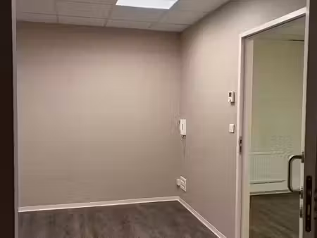 location commerce 33 m² à la tour-de-salvagny (69890)