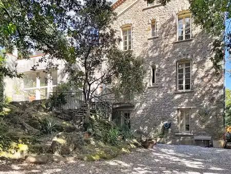 maison de caractère en pierre 1920 restaurée  300 m² habitables (dont gîte) + annexes...