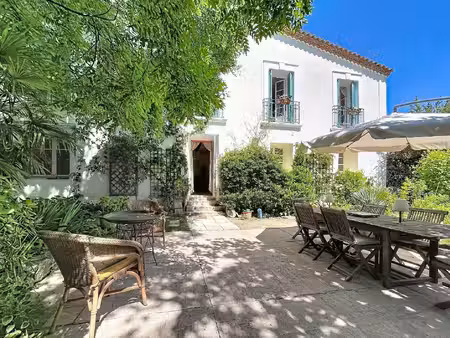 rare ! secteur pezenas  maison de charme  jardin intimiste  espace piscine  dépendances et