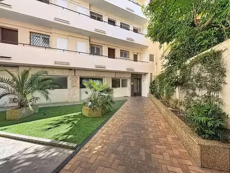 2 pièces terrasse proche commodités