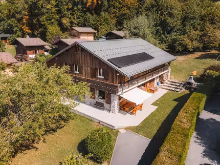 authentique chalet rénové avec appartement indépendant et vues panoramiques sur les...