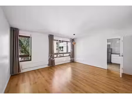 à vendre - grand studio de 42 57 m2 avec cuisine séparée - l