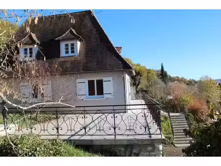 maison de ville type 7  surface 245 m²  garage privatif  sur un terrain 1012 m²
