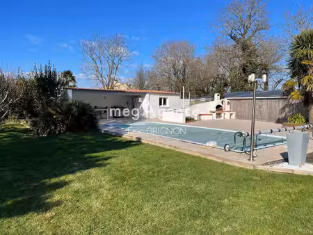 maison 4 pièces avec piscine et dépendances !