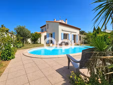 villa 4 faces avec piscine