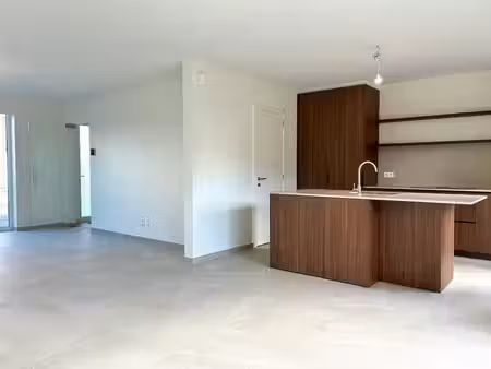 maison moderne avec jardin et 2 places de parking