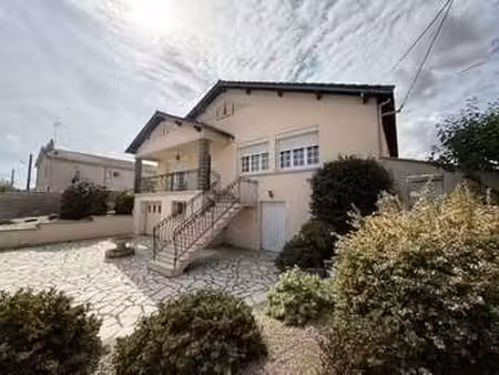 vente maison à saint-pierre-des-échaubrognes (79700) : à vendre / 138m² saint-pierre-des-é