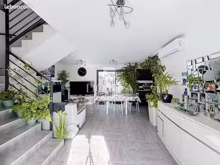 villa 4 pièces 85 m²