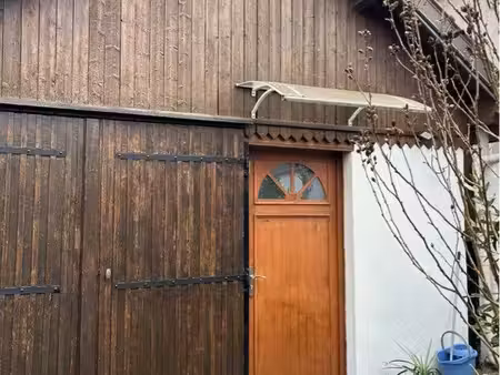 une maisonnette meublée dans un pavillon sécurisé