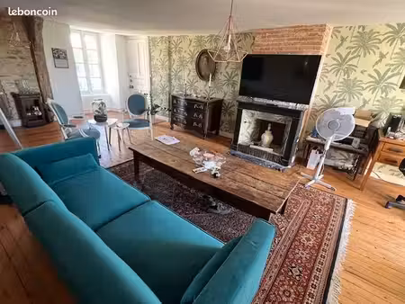 t2 à louer dans un château