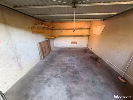 grand garage fermé à louer - métabief