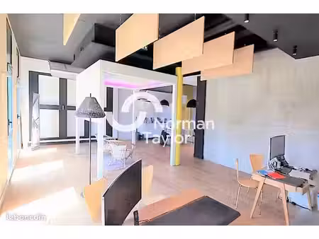 bureaux 130 m²