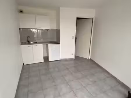 montpellier - fac paul valery  studio 17m2 avec balcon 480euros charges incluses