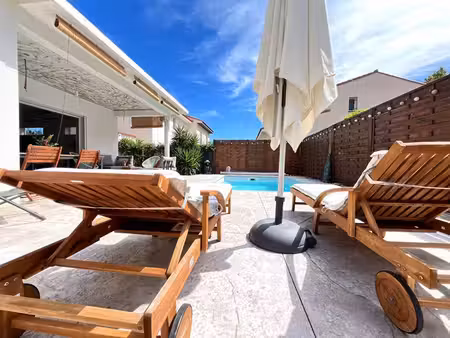 magnifique maison 3 faces de 120 m² en r+1 contemporaine avec piscine au sel dans un secte