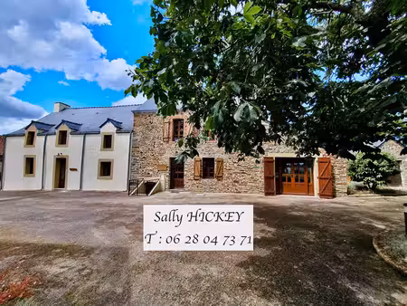 sally hickey vous présente un ensemble de 4 maisons en excellent état et piscine chauffée 