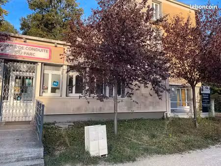 à louer local pour bureau ou profession libérale neuillé-pont-pierre 37360
